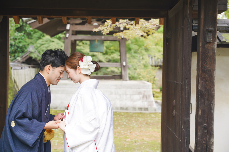 おでこを合わせて