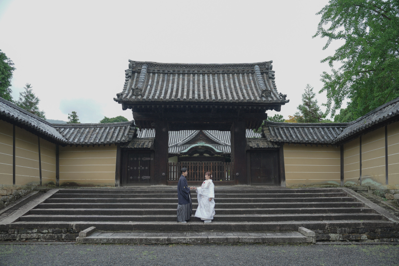 しとしとと降る雨の中で