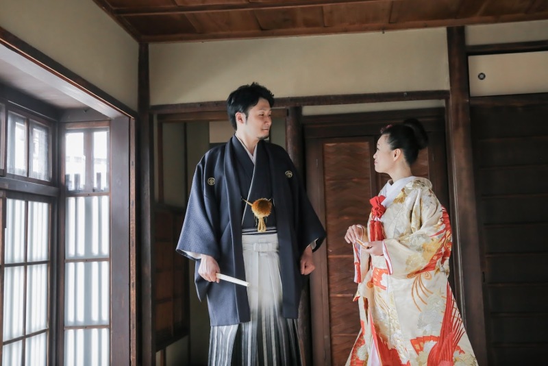 優しい光が差し込む和室で