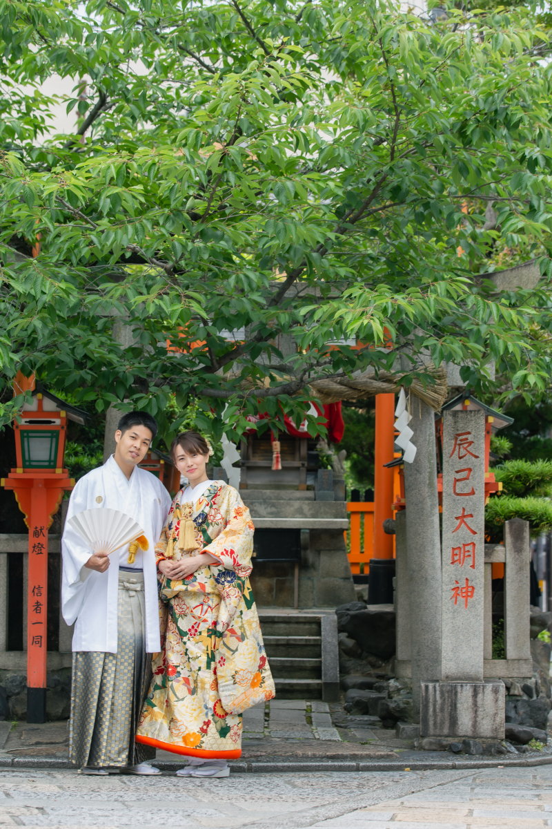 辰巳大明神前にて