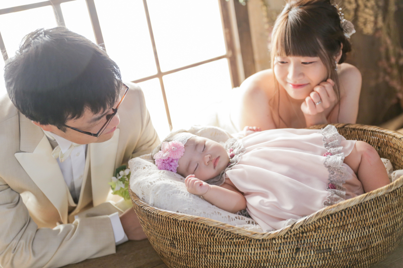 【家族(お子様)と一緒に記念撮影】スタジオ撮影・衣装1着・ファミリーベーシックプラン◇お子様衣装&データ3枚&美肌補正付き◇