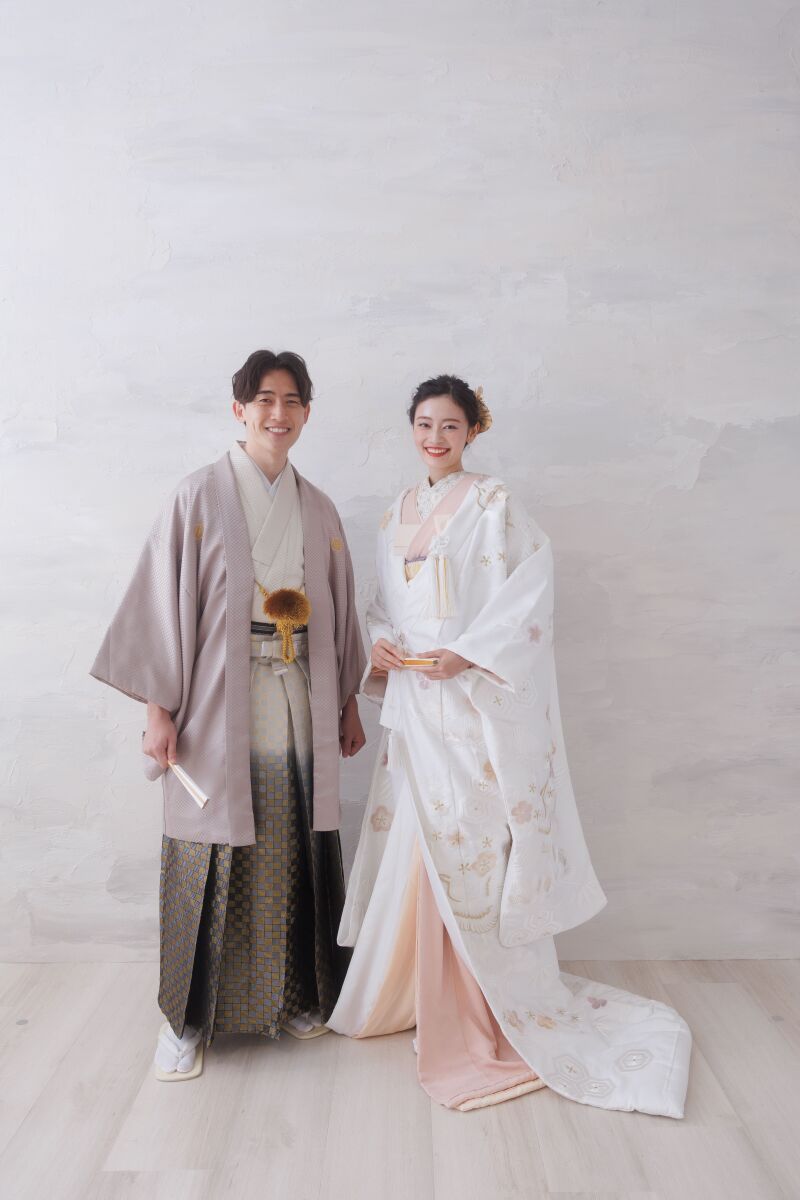 【組合せ自由！白ドレス・カラードレス・白無垢・色打掛・引き振袖】スタジオ撮影・衣装２着・ベーシックプラン◇データ2枚&写真台紙付