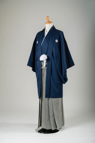 鉄紺色の紋付＆正絹の袴（古代扇仙台平）