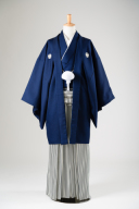 紺色の紋付＆銀縞の袴