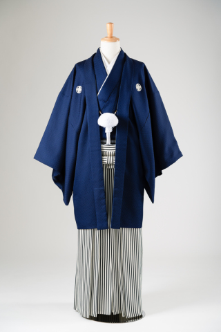 紺色の紋付＆銀縞の袴