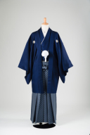 紺色の紋付＆グレー・市松柄の袴