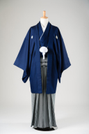 紺色の紋付＆縞の袴