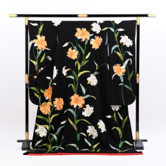 黒引き振袖「13番」総刺繍・ユリの柄