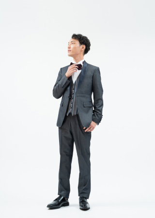 ブルーグレーのタキシード