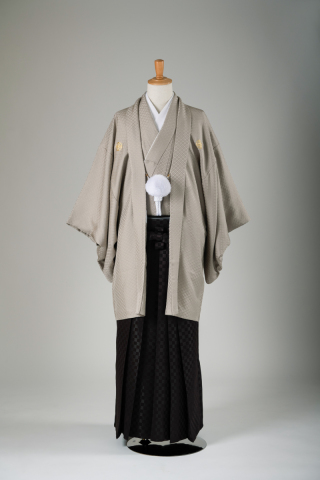 グレイベージュ紋付＆茶色・市松柄の袴