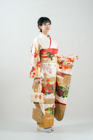 振袖　白地に古典柄　品番：A-15