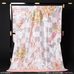 白地の刺繍色打掛　品番７番