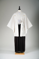 白地の紋付＆茶色・市松柄の袴