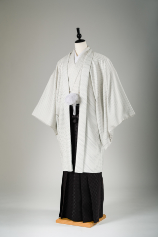 白地にドット柄＆茶色・市松柄の袴