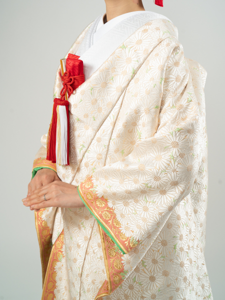 色打掛41番（白地、木春菊の柄）