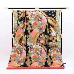 ８１番（黒地の色打掛）