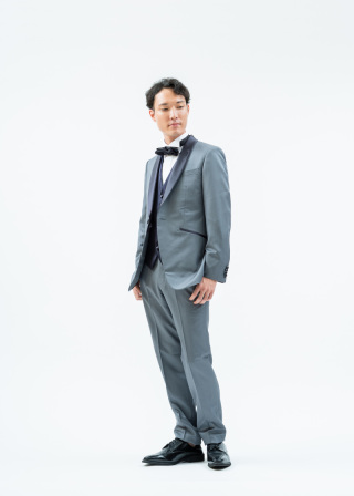 グレーのタキシード