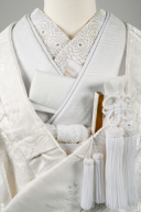 刺繍衿・万寿菊（白金）