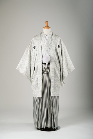 白地にエスニック柄＆銀縞の袴