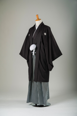 鳶色の紋付＆縞の袴