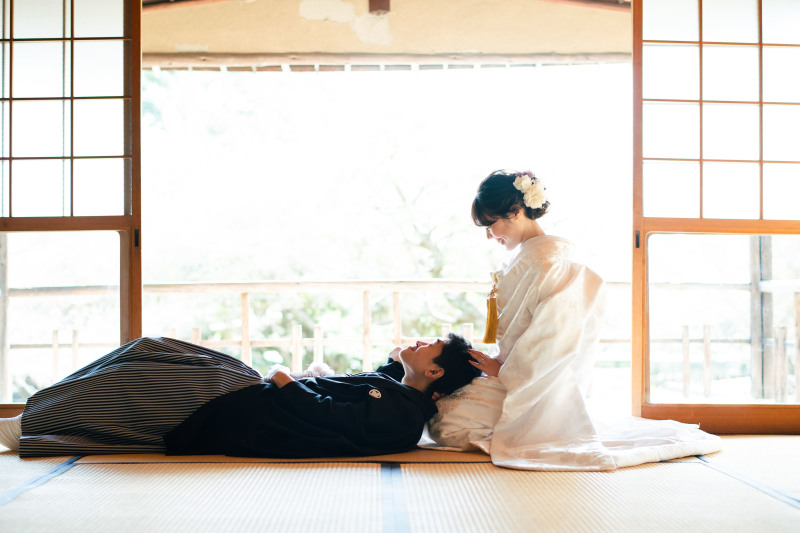 膝枕でお二人の雰囲気を