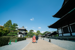 スッキリ晴れ渡る青空でお寺前撮り