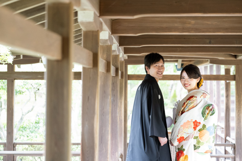 こちらを向いて