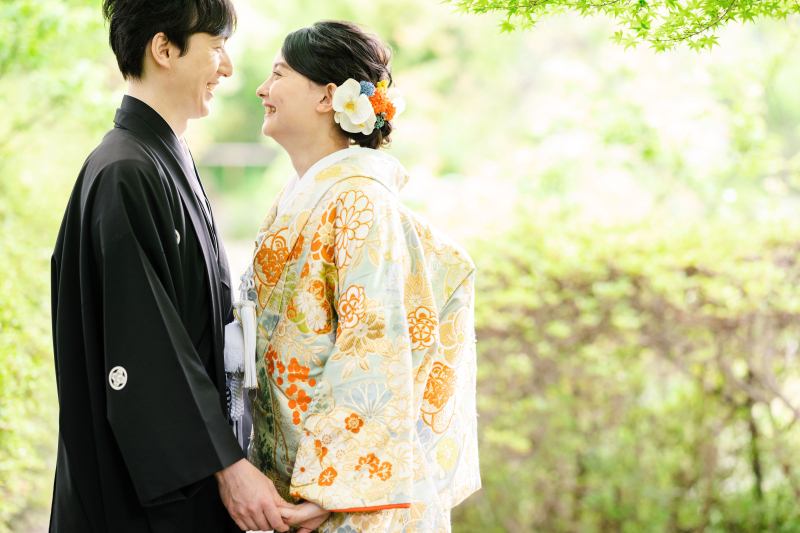 手と手を取り合って