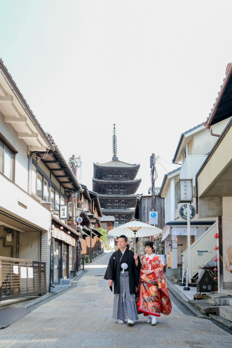 塔をバックに京町家散策