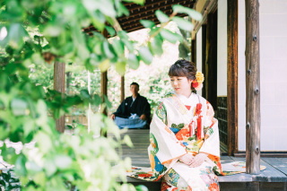 最高級色打掛けを着て