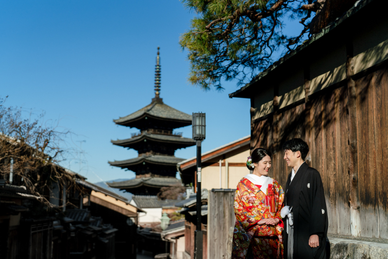次は八坂の塔を背景に