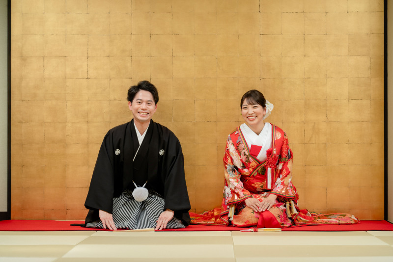 初めは正座ショットから