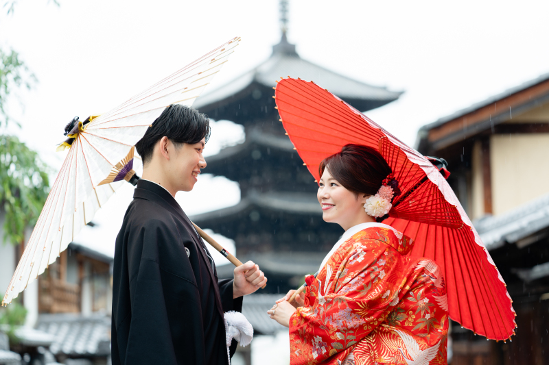 八坂の塔をバックに