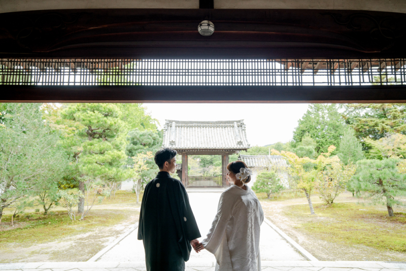 中庭を望みながら