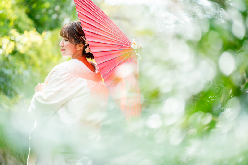 光が降り注ぐ中