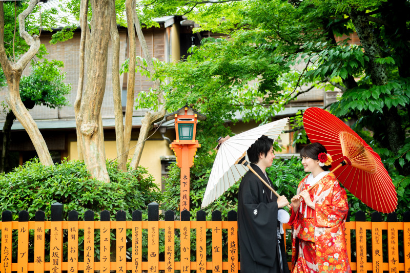 寄り添うお二人。