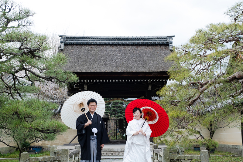 人気のエリアから静かな神社へ