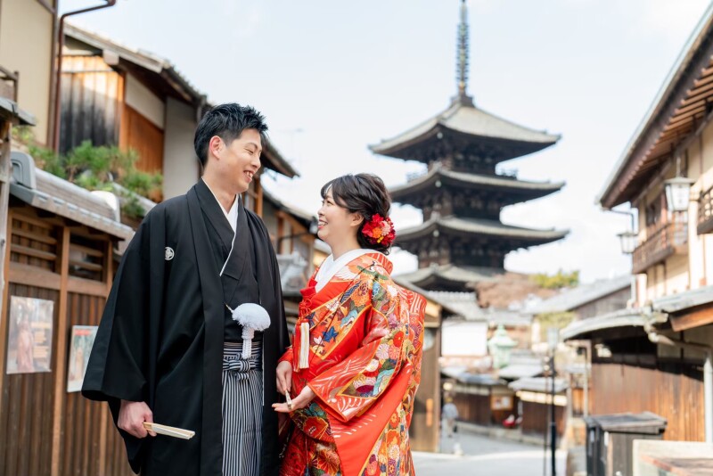 八坂の塔をバックに