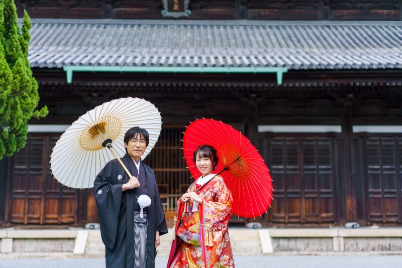 お寺の建物の色