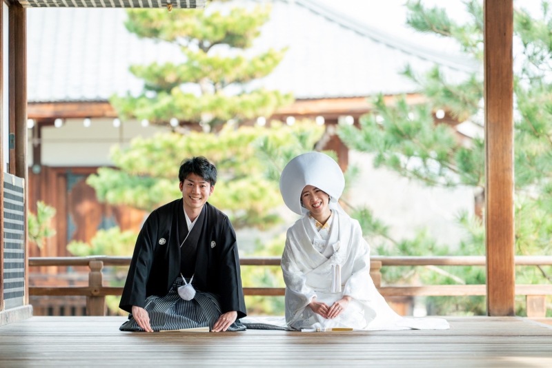 最後は肩を寄せ合って