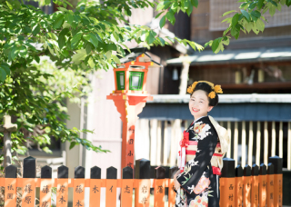 祇園白川で黒引振袖