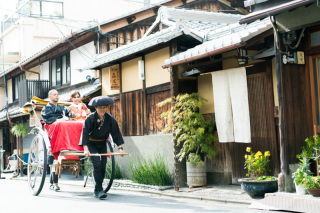 和装前撮りには人力車もオススメ
