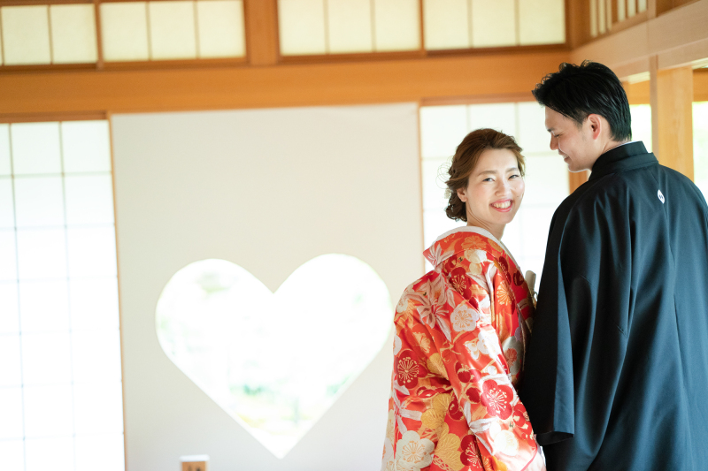 可愛く振り向き