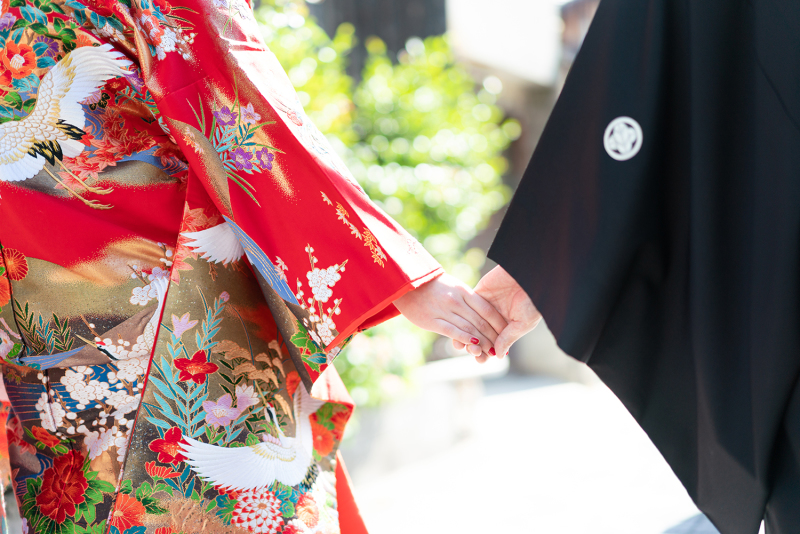 前撮りは手を繋いで