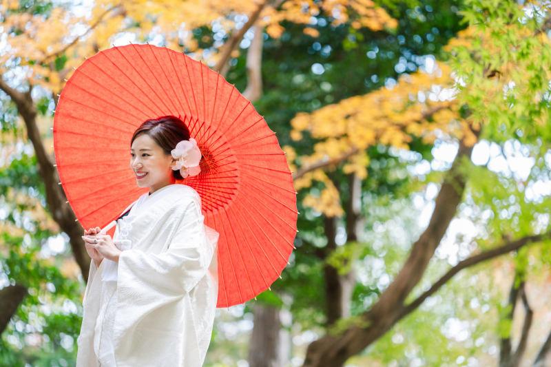 白無垢と和傘