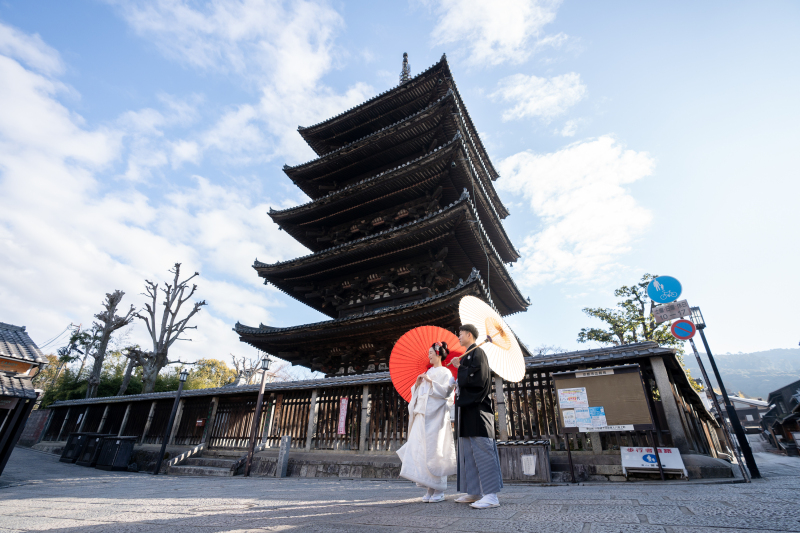 八坂の塔と和傘