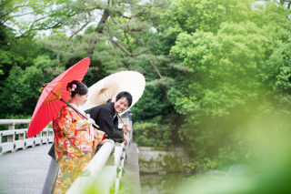 高級色打掛を着て