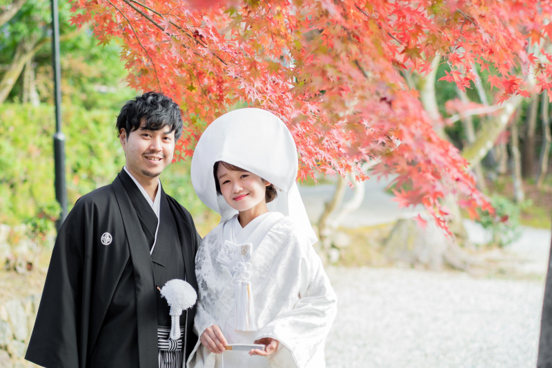 白無垢で綿帽子