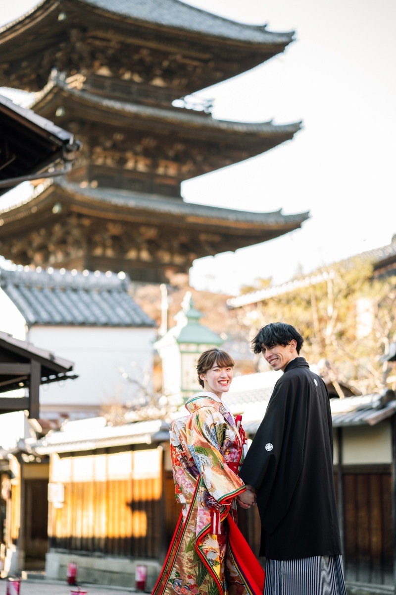 八坂の塔を背景に