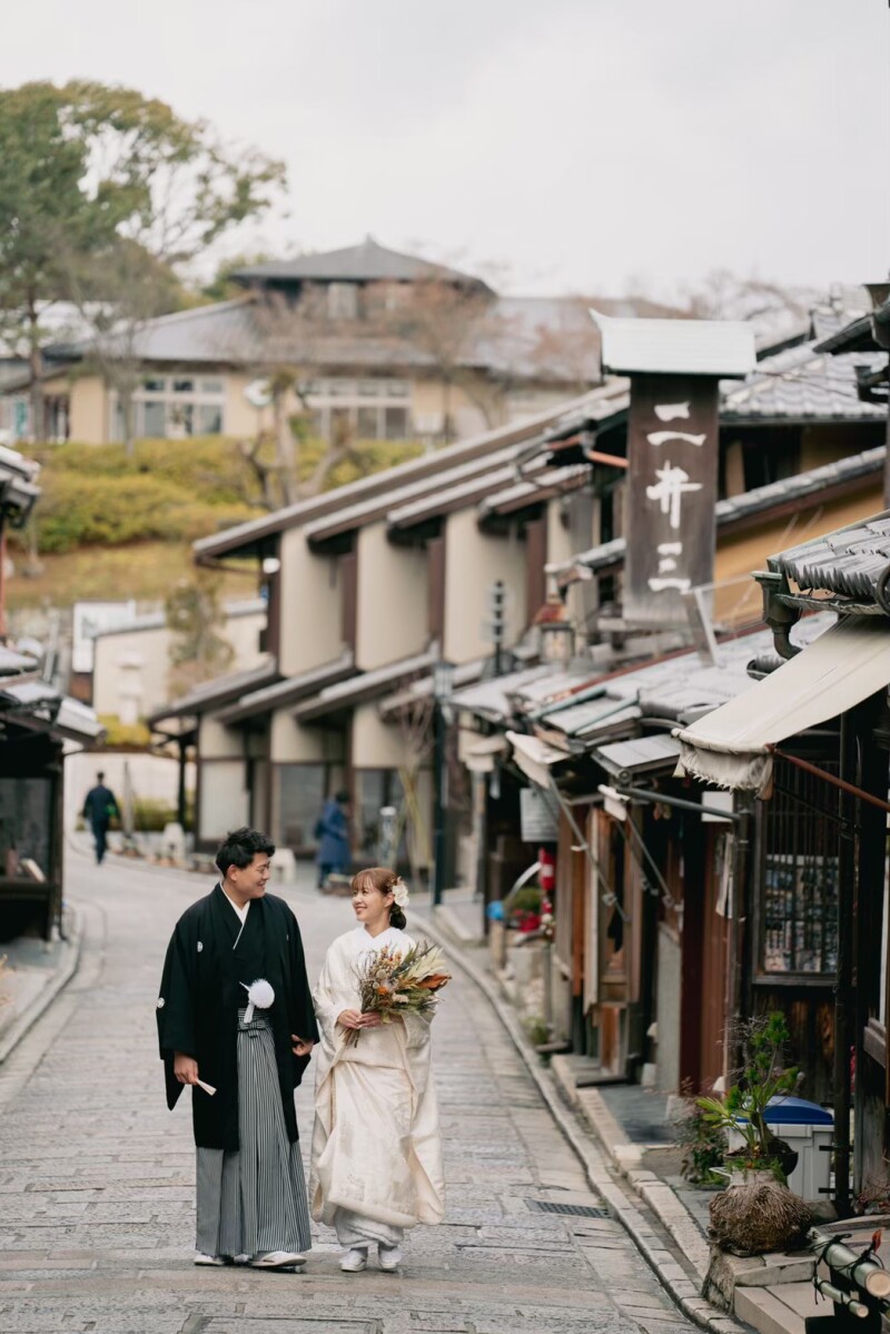 石畳をふたりで歩く